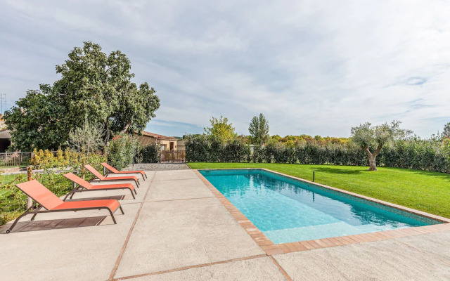 Charming Holiday Home in Vulpellac with Shared Pool