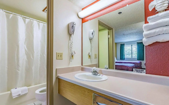 Motel 6 Fresno, CA - Yosemite Hwy