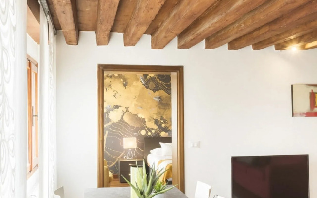 Canal View Apartment