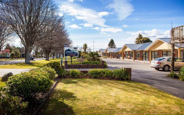 Antonio Mews Motel
