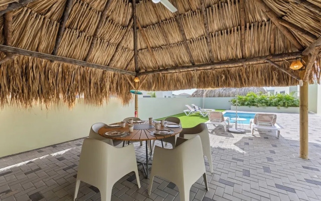 Villa pura vida with pool at mambo beach