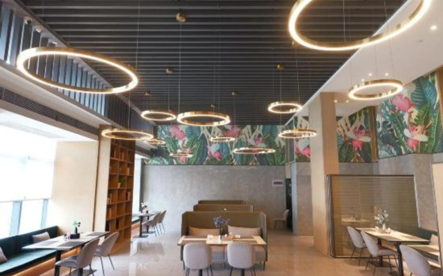 Mujiangnan Hotel (Changzhou Dinosaur Park Manhattan Plaza)