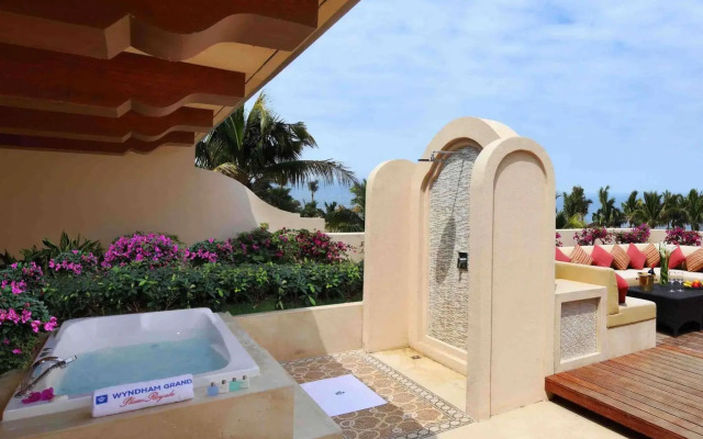 Wyndham Grand Plaza Royale Hainan Longmu Bay