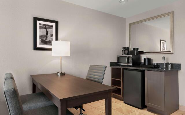 Embassy Suites by Hilton Charlotte Ayrsley