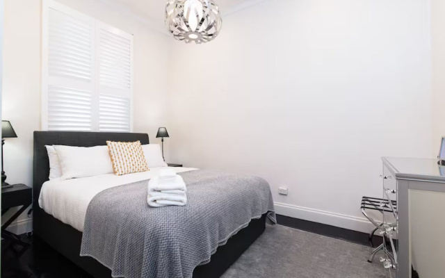 Lovely & Spacious 2-BR home in Norwood