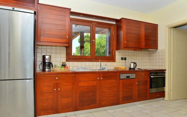PYRGOS RALLI ESTATE Apartments and Suites