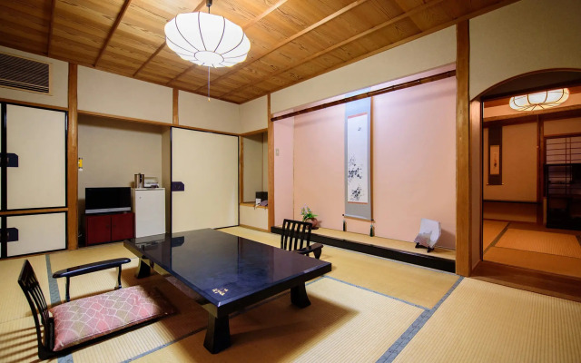Yufuin Onsen Wafu Ryokan Tsuenosho