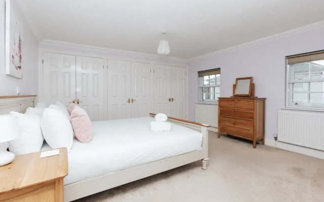 Olive Tale - From 225 Per Night