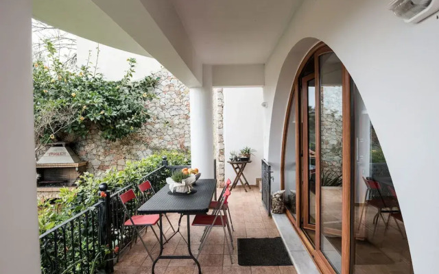 Dream Lux Flat with Great Outdoor Pool & Parking