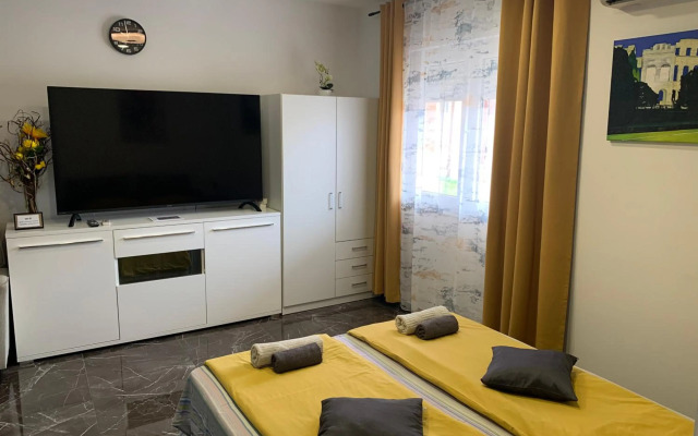 Studio apartman DAMA blizina amfiteatra i privatan parking