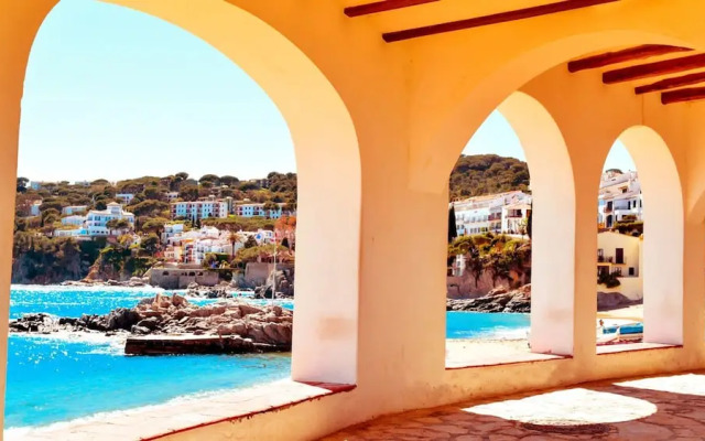 Pineda in Llafranc With 4 Bedrooms and 2 Bathrooms