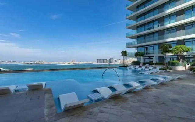 Beachfront - Palm Views & Private Beach