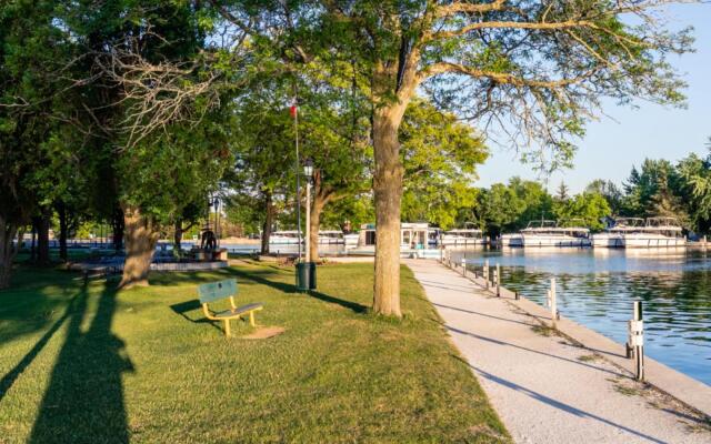 Iconic Rideau 1Bd Unit Balcony Free Parking