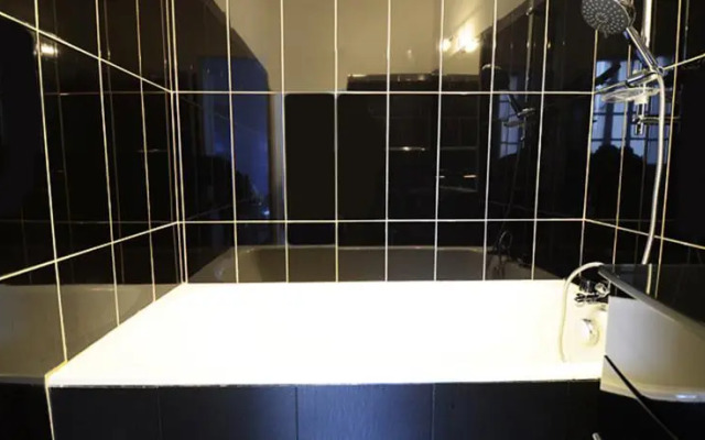 Silver Black Flat