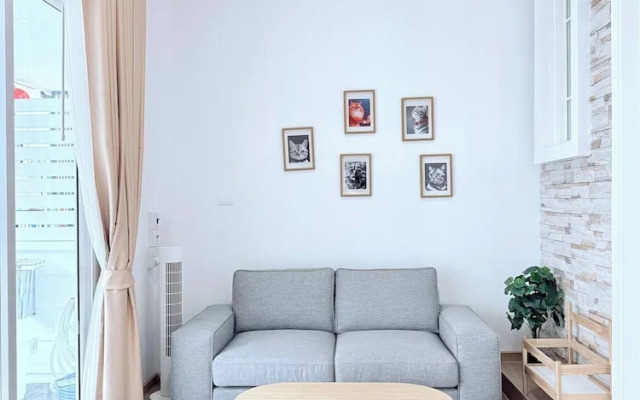 Minimalist Townhome Stay