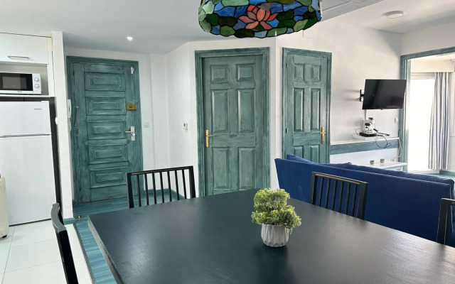 Agi Avenida Apartments