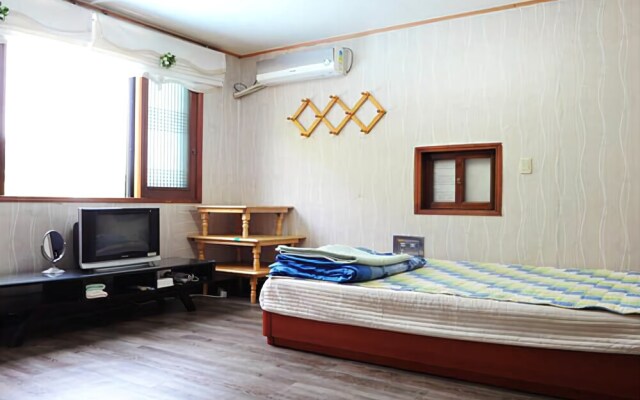 Gyeongju Padosori spa Glamping Pension