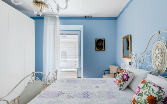 Classic apartment near the Colosseum