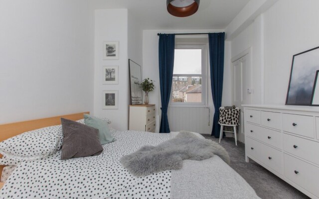 Spacious, Stylish 2BR Flat For 4 in Leith Walk