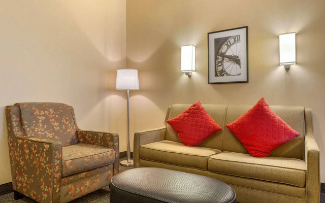 Cambria Hotel Denver International Airport