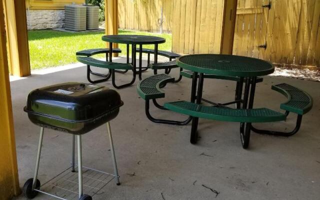 Scottish Inn & Suites