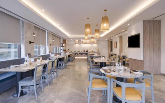 7 Apple Hotel Mahape