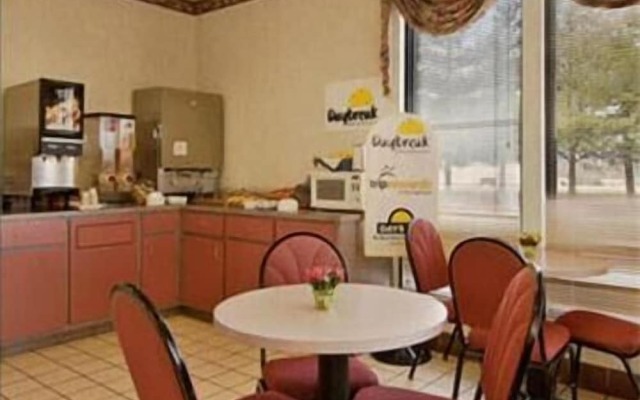 Days Inn White House