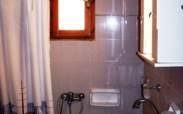 Alexatos Studios & Apartments