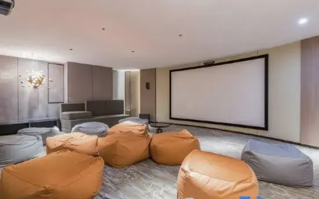V. Hotel