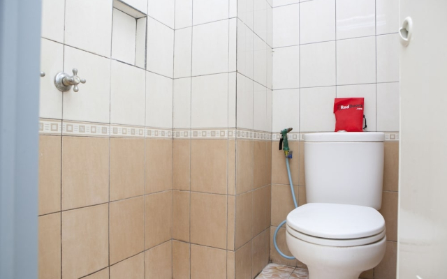 RedDoorz near Maranatha University 4