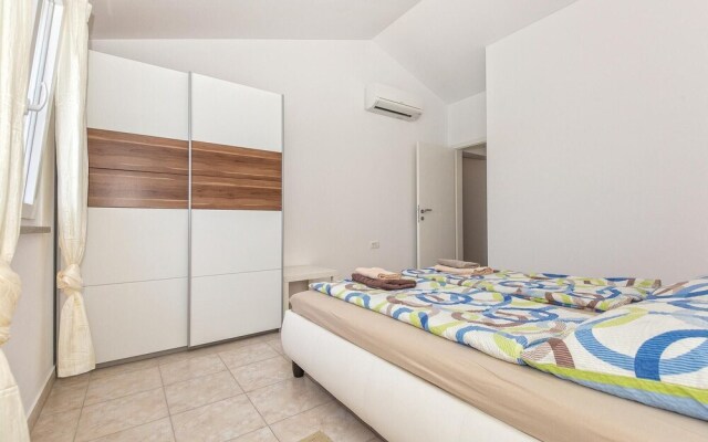 Amazing Home in Koromacno With Wifi and 2 Bedrooms
