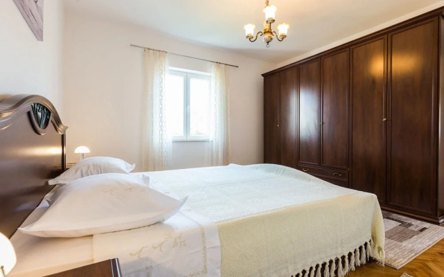 Lovely Leisure Apartments With Pool