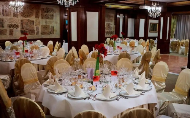 Hotel Roman By Dumbrava Business Resort