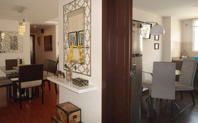 PLAZA FOCH Area - APARTMENTS with Balcony
