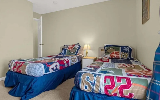 1061 Lake Berkley 4 Bed With Pool