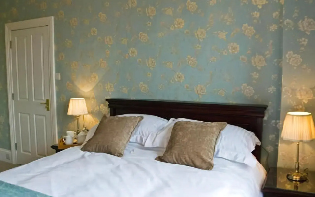 Breakers Guest House