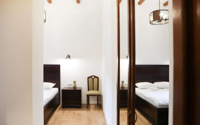 Contessa Central Studio