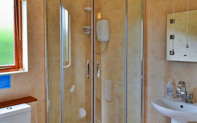 Bungalow in Bovey Tracey With Hot Tub