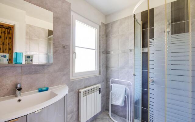 Tranquil Home in Saint-Martin-de-Gurson, 15min from Saint Emilion's vineyard