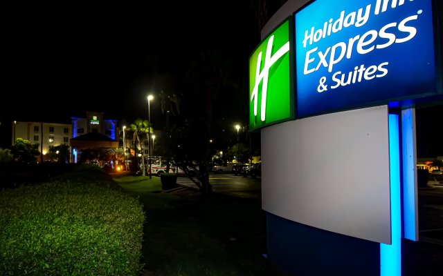 Holiday Inn Express Hotels & Suites Cocoa Beach, an IHG Hotel