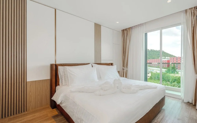 1BR Pool Gym Game Room C220