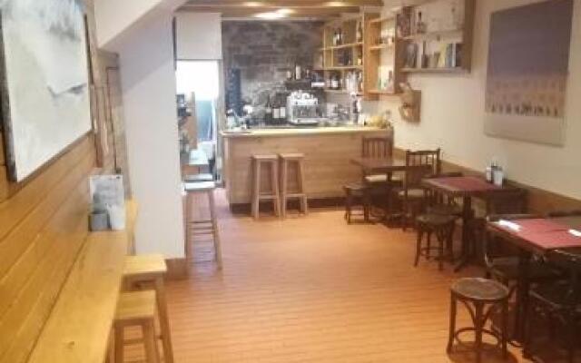 Hostal Forest