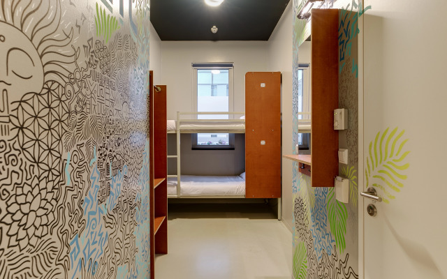 ClinkNOORD - Hostel