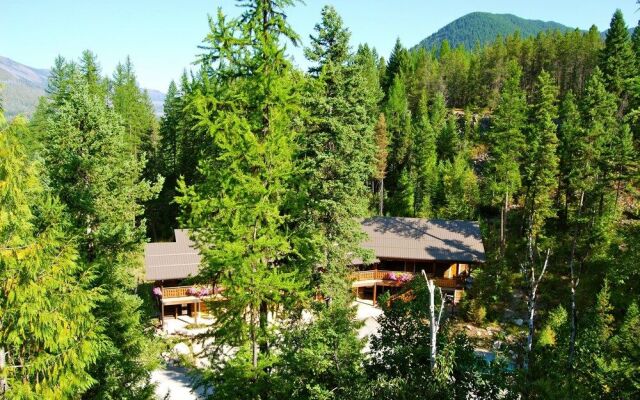 Glacier Guides Lodge