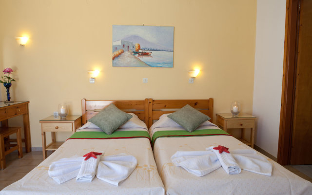 Cyclades Hotel & Studios