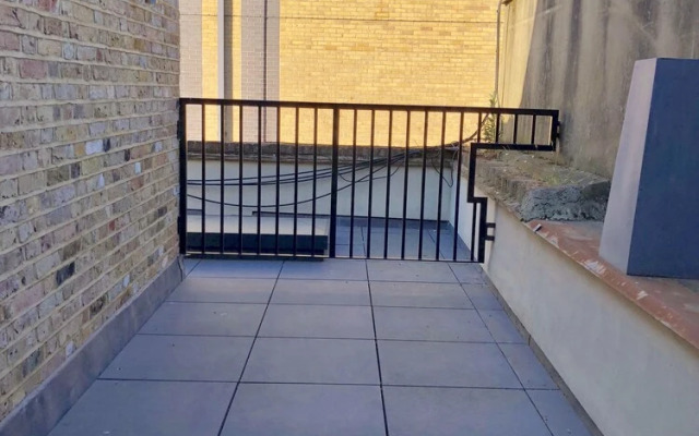 Stylish Maisonette and studio in Victoria