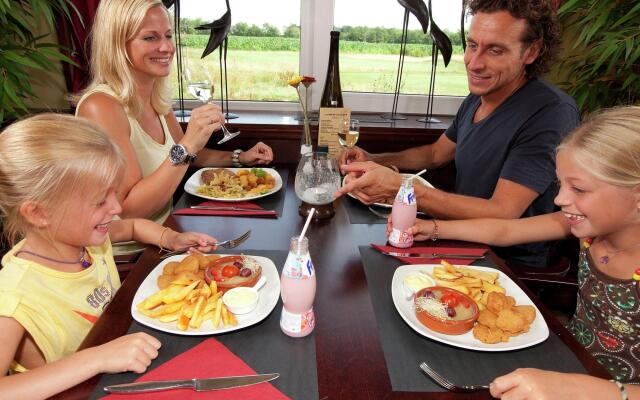 Stately, luxury villa with two bathrooms, 2km from Appelscha