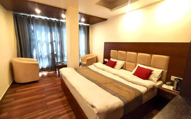 Hotel Samrat | On Mall Road with complimentary Parking