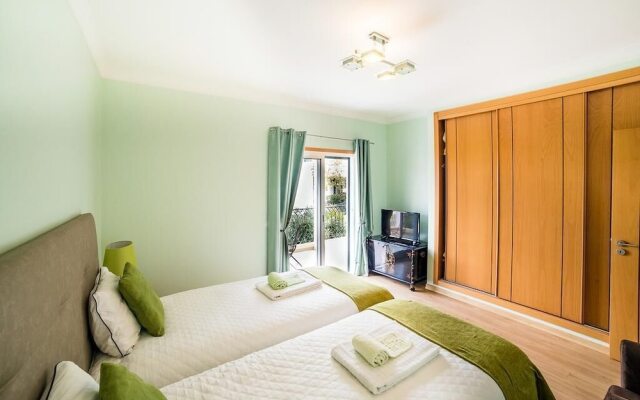 Moradia V3 Férias No Algarve Com Jacuzzi Privado