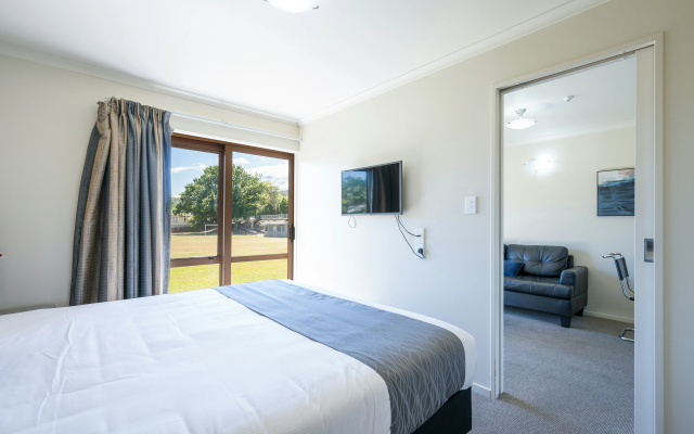 Admirals Motor Inn